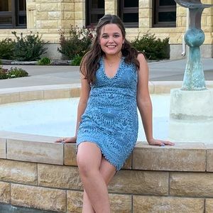 Meet your Posher, Elizabeth